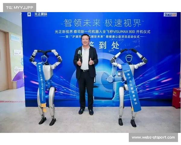 全运颁奖礼仪机器人精准递牌，科技元素融入赛事服务